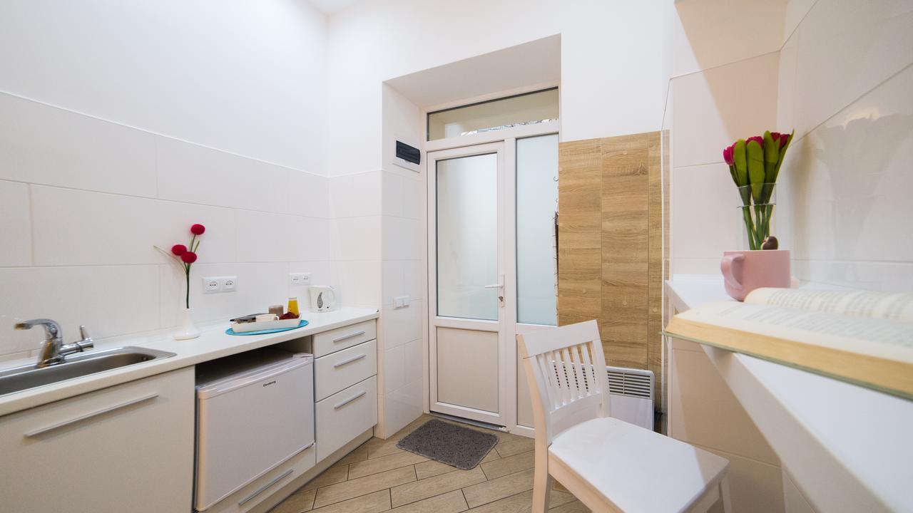 Smart Apartment On Filatova 利沃夫 外观 照片