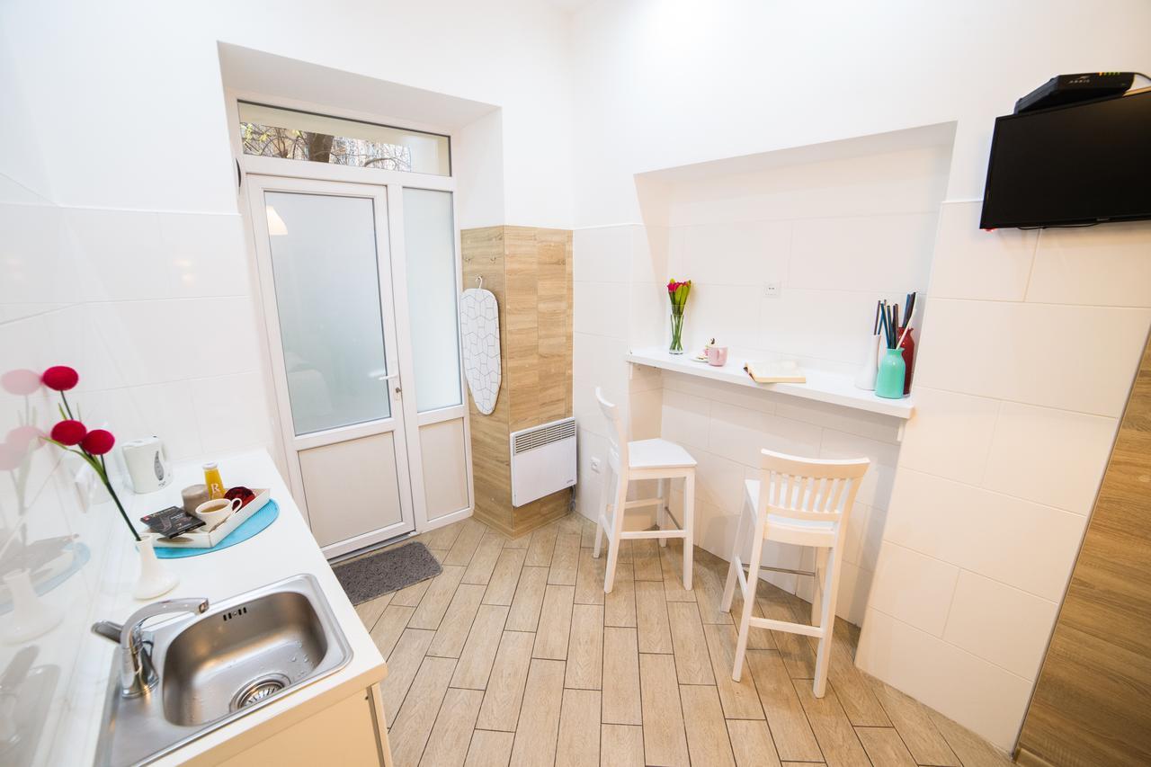 Smart Apartment On Filatova 利沃夫 外观 照片